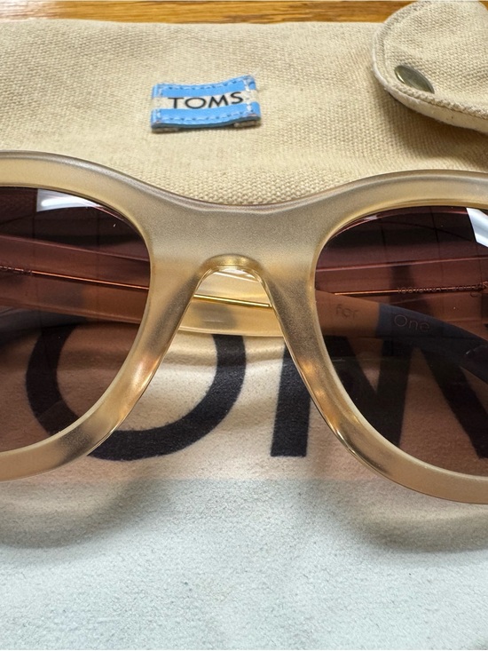 Toms Chelsea 10010487 Translucent Beige Sunglasses with Brown Lenses main image 4